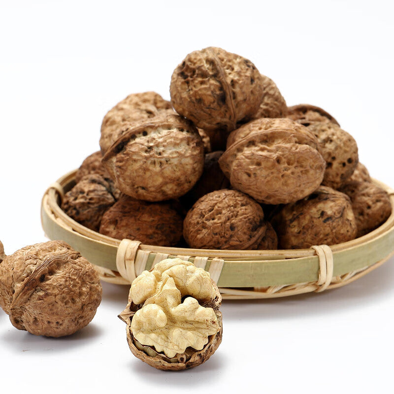 An introductory report on how walnuts are grown and what conditions they are grown in