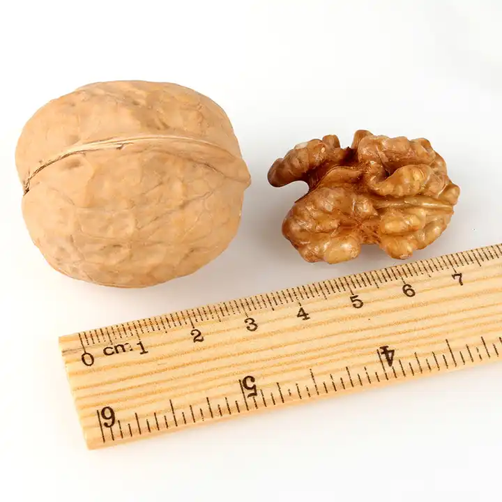 China Li Niu Niu Food Factory wholesale Top Quality Export Walnut Best Price Raw Dry Fruits Washed Walnuts