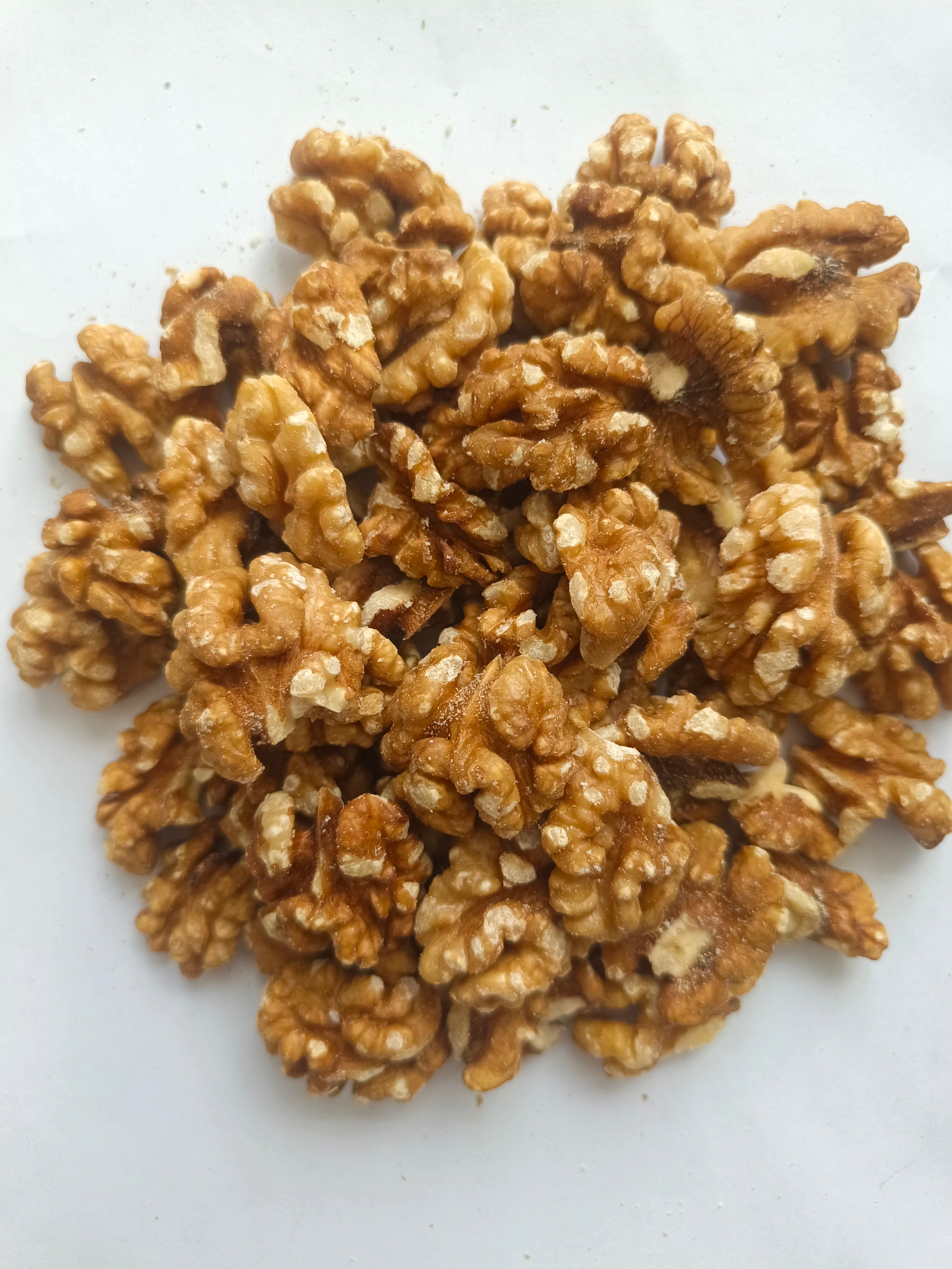 China Li Niu Niu Food Factory wholesale Top Quality Export Walnut Best Price Raw Dry Fruits Washed Walnuts