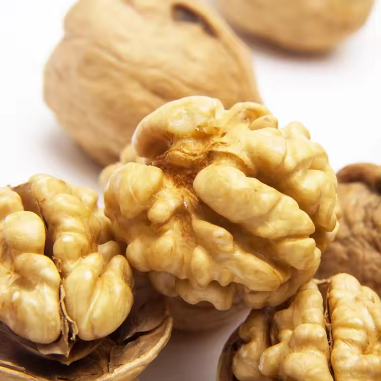 China Li Niu Niu Food Factory wholesale Top Quality Export Walnut Best Price Raw Dry Fruits Washed Walnuts