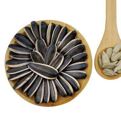 Raw Sunflower Seeds in Shell,  Fresh, Crunchy and Nutty Snack for on-the-go, Preservative-free, Great Source of Protein, Fiber, Essential Minerals & Vitamins. Whole Unhulled Seeds in Bulk